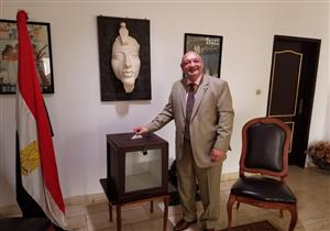 أول ناخب مصري يدلي بصوته في الاستفتاء على التعديلات الدستورية بالكاميرون