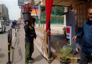 في حي الدقي.. هيئة النظافة والتجميل توزع "قصاري" الزرع على لجان الاستفتاء (صور)