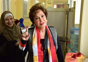 بالصور- لبلبة: نزلت 7 الصبح للتصويت على التعديلات الدستورية وتحيا مصر