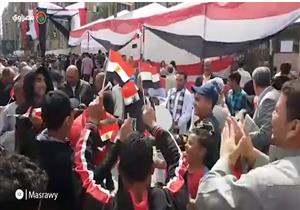  بالطبل والمزمار.. المواطنون يدلون بأصواتهم في أول أيام الاستفتاء على الدستور