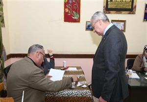 رئيس شركة المقاولون العرب يدلي بصوته في الاستفتاء على التعديلات الدستورية