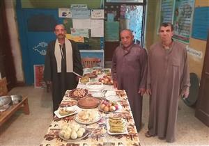 بالصور.. أهالٍ يستقبلون الناخبين في الوادي الجديد بـ"تورتة وجاتوه وفول سوداني"