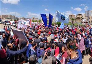صور| رئيس جامعة دمنهور يقود مسيرة تدعو المواطنين للمشاركة في الاستفتاء