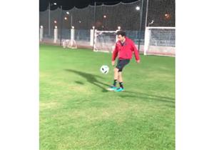 بالفيديو.. علي ربيع يستعرض مهاراته الكروية: "رو ربيع"