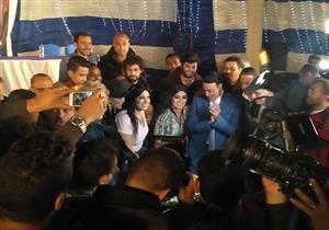 صور| نجوم "مملكة الغجر" يحتفلون بعيد ميلاد فيفي عبده