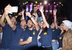 صور.. محمد عدوية يحيي حفلًا بالجامعة البريطانية في الشروق