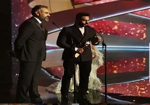 تامر حسني يتسلم جائزة أفضل مطرب عربي بـ"موركس دور"