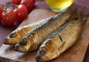 يصيب بالشلل ويؤدي للوفاة.. "طب الإسكندرية": "الفسيخ فيه سم قاتل"