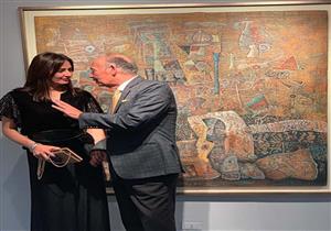 حلا شيحة بصحبة والدها في معرضه الخاص