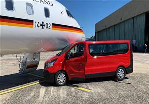 شاحنة تصطدم بطائرة المستشارة الألمانية أنجيلا ميركل