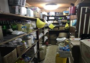 بالصور - ضبط 3,5 طن مواد كيماوية مجهولة داخل مصنع بالإسكندرية