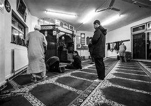  هذا ما عليك فعله إذا رأيت شخصاً يصلي على غير اتجاه القبلة