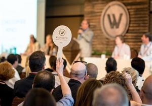 بيع طبق ورقي استخدمه المغني كيرت كوبين مقابل 22 ألف دولار