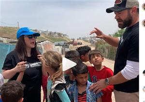 بالفيديو| عمرو يوسف وكندة علوش في زيارة لمخيم اللاجئين بلبنان