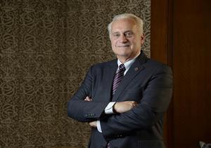 مجلس الجامعة الأمريكية يوافق بالإجماع على استمرار "ريتشياردوني"