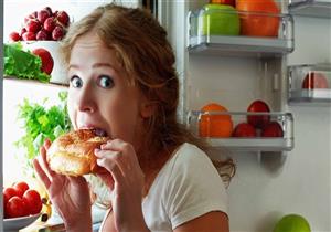 كيف تتخلص من رغبتك في تناول الطعام أثناء "التقلبات المزاجية"؟