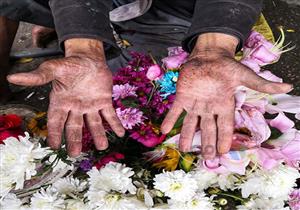 "الإيدين بتحكي".. بعدسة "سارة" حكايات ومعاناة "الصنايعية"