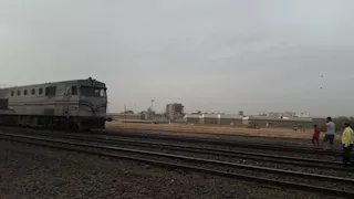 تعطل قطار 976 بالمنيا بسبب عطل فني وانقطاع التيار الكهربائي