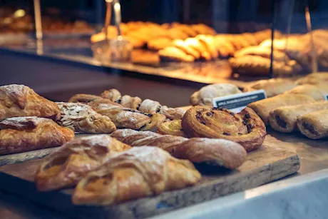 أضرار تناول المخبوزات يوميًا.. احذرها