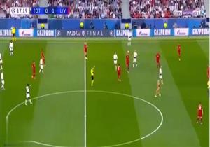 فتاة تقتحم ملعب نهائى دورى أبطال أوروبا -(فيديو)