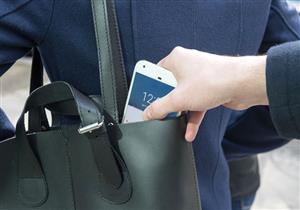 كشفه بلاغ "ندى".. موظف في جامعة سوهاج يسرق هواتف الطلاب المحمولة