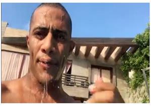 بالفيديو| محمد رمضان يدرب نجله على الغطس