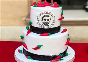 بالصور.. "فلفل حراق" يزين تورتة كريم محمود عبد العزيز في عيد ميلاده 