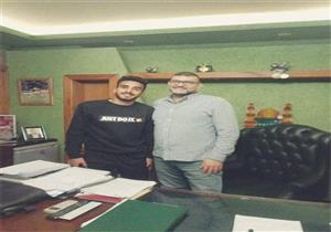  هداف النصر يكشف لمصراوي كواليس توقيعه للأهلي وتفاصيل عقده الجديد