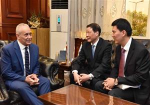 بالصور.. عمدة شنغهاي الصينية يزور الأقصر 