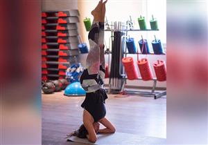 بعد الوقوف على رأسها ياسمين صبري تواصل إبهار الجمهور بصور جديدة