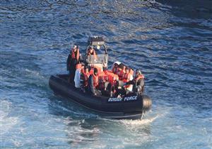 القبض على عشرات المهاجرين في بريطانيا حاولوا عبور القنال الانجليزي