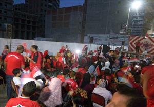  بالأعلام والتيشيرت.. مشجعو البحيرة يستعدون لصافرة بداية مشوار المنتخب (صور)