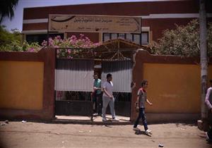 طلاب الثانوية بالأقصر: "الفيزياء صعب والتاريخ طويل" - صور 