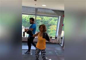 بالفيديو| منة فضالي تتدرب على الملاكمة في "الجيم"