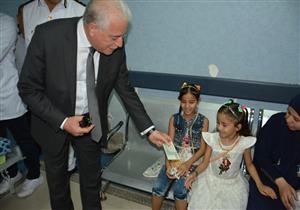 محافظ جنوب سيناء يزور مرضى مستشفى طور سيناء