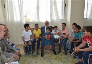 محافظ الجيزة يؤدي صلاة عيد الفطر بساحة مسجد مصطفى محمود بالمهندسين (صور)