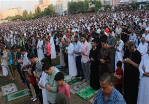 تعرف على حكم رفع اليدين عند التكبيرات في صلاة العيد