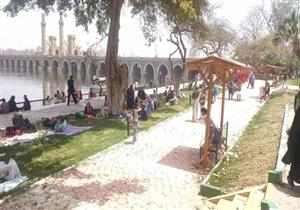 بالصور- حدائق القناطر تستقبل 40 ألف زائر في ثاني أيام العيد