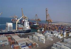 الحكومة اليمنية الشرعية توافق على دخول 10 سفن إلى ميناء الحديدة