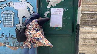 أم تبكي أمام لجنة الإنجليزية في الشرقية: "الثانوية العامة بقت رعب"