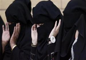 تصلي مع بناتها جماعة فهل تؤذن وتقيم للصلاة؟.. عالم أزهري يوضح