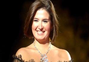 بعد تكريمها..  هنا شيحة وعبير صبري تهنئان حلا شيحة