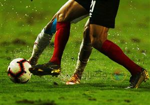 "بسترة" ولا يحدث في العالم.. خبراء يحذرون من إصابة اللاعبين مع عودة الدوري