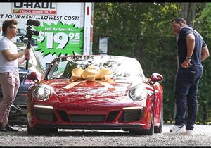 "سيارة بورش" هدية جينيفر لوبيز من خطيبها في عيد ميلادها الخمسين (صور وفيديو) 