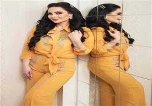 بالأصفر.. ديانا كرازون بإطلالة كلاسيكية في أحدث جلسة تصوير