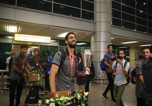 بـ"المزمار".. استقبال حافل للاعبي منتخب شباب كرة اليد في مطار القاهرة (صور)