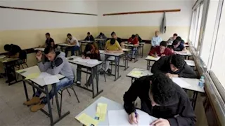 غدًا.. طلاب الثانوية العامة يؤدون امتحاني الكيمياء والجغرافيا 