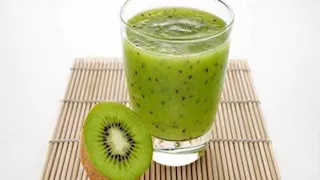 5 فوائد لتناول كوب من عصير الكيوي