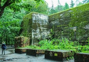 مأوى الذئاب: هل ستبني بولندا "مدينة ملاهي نازية" في موقع مقر هتلر؟