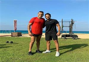 فيديو| تحدي ضربات الجزاء بين عصام الحضري ومحمد حماقي: "الحكم للجمهور"